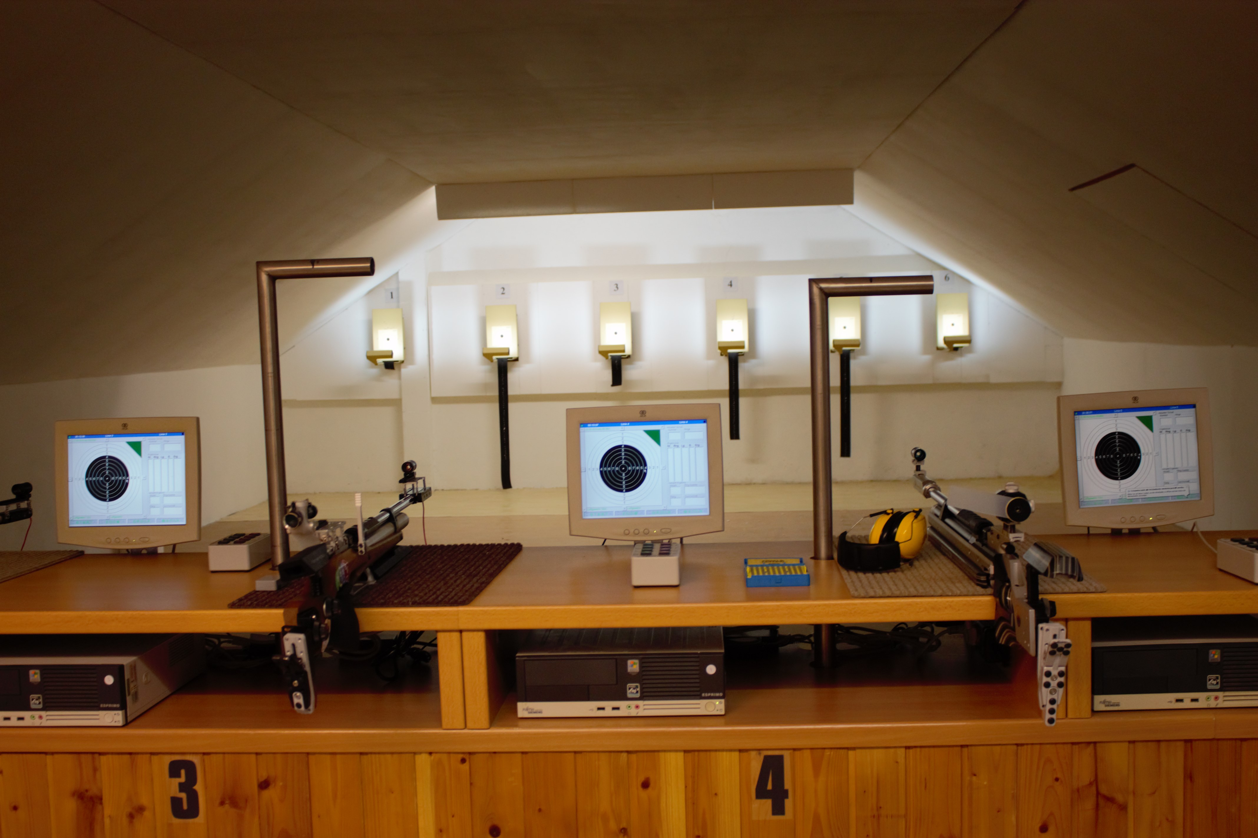 Vereinswaffen und Ausrüstung